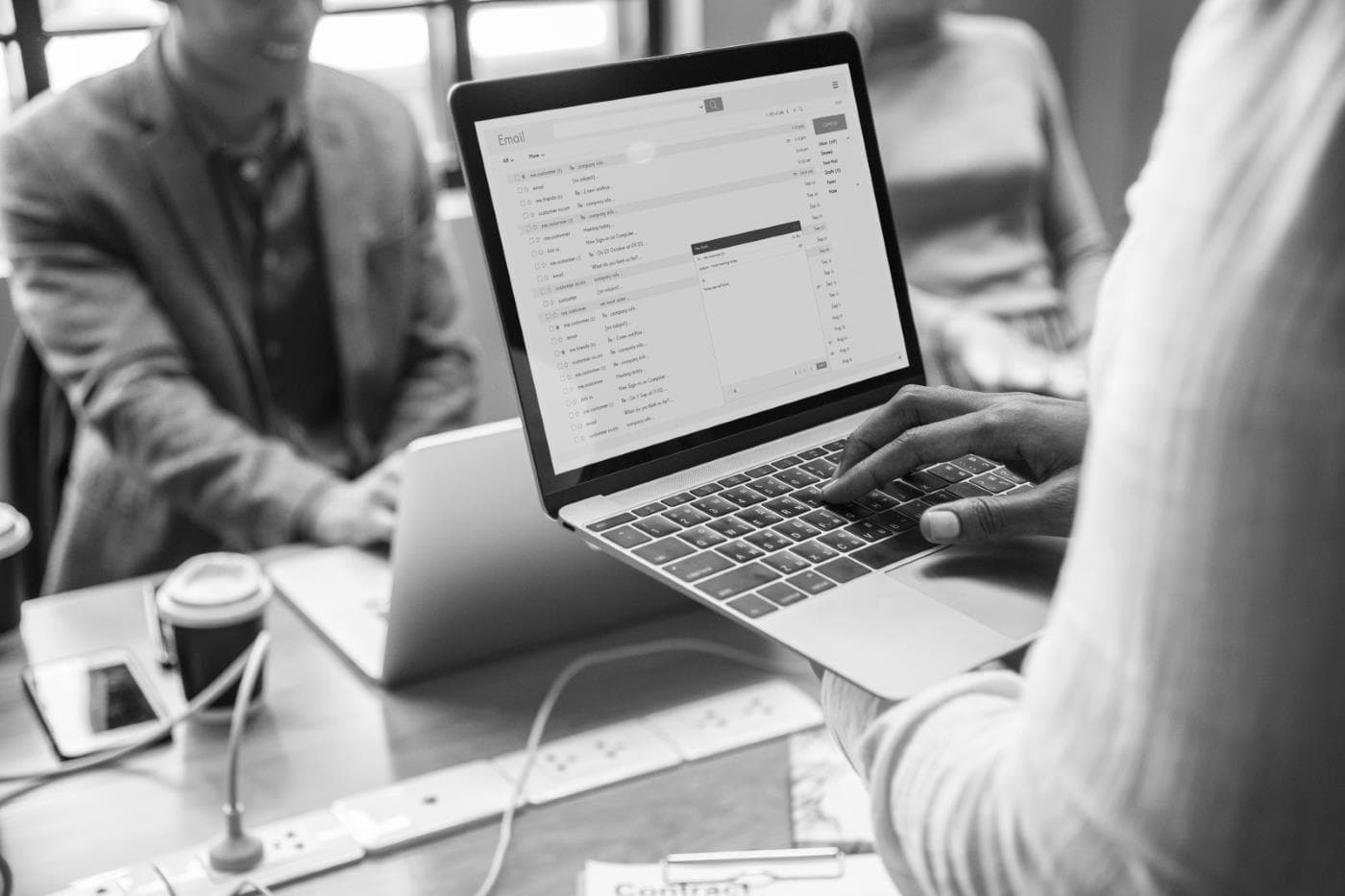 ¿Qué límites se tienen que tener en cuenta a la hora de realizar un despido objetivo por la inadaptación de los empleados a las herramientas tecnológicas introducidas por la empresa?